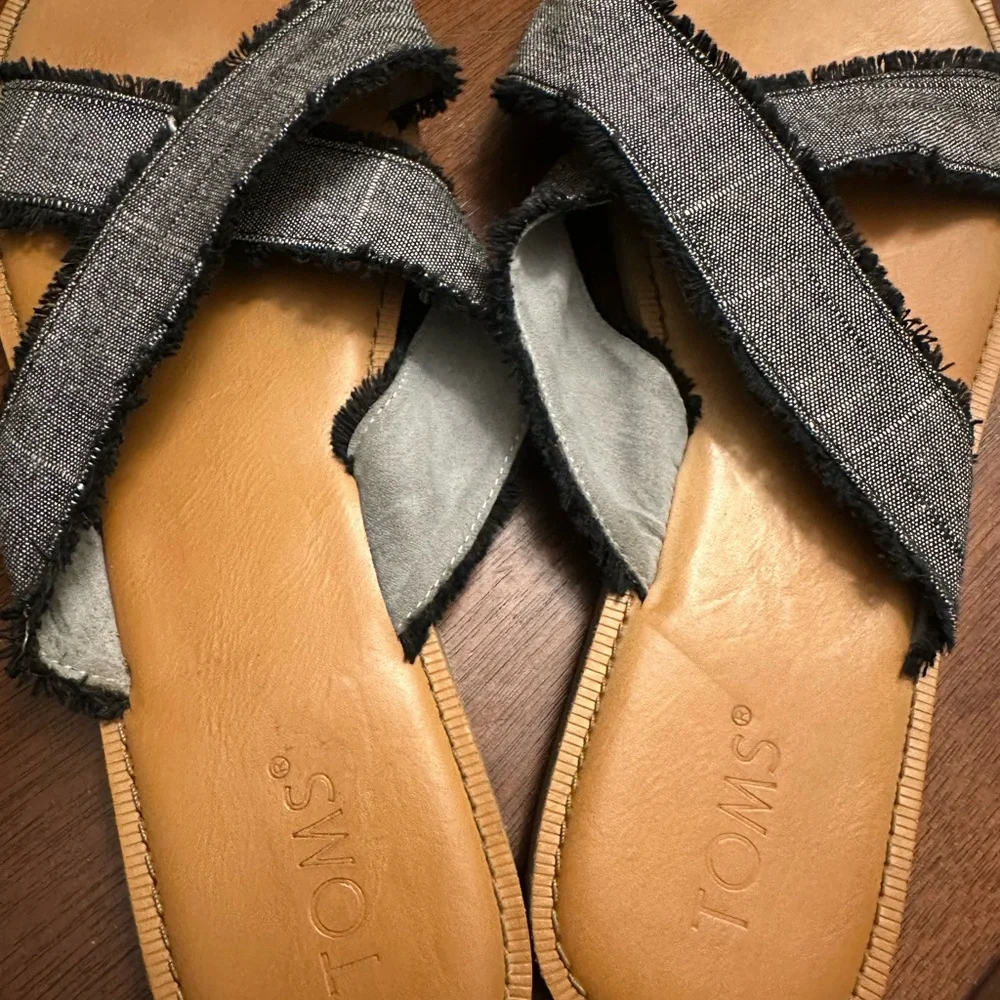 Women's Gray Frayed Sandals - Picture 2 of 3